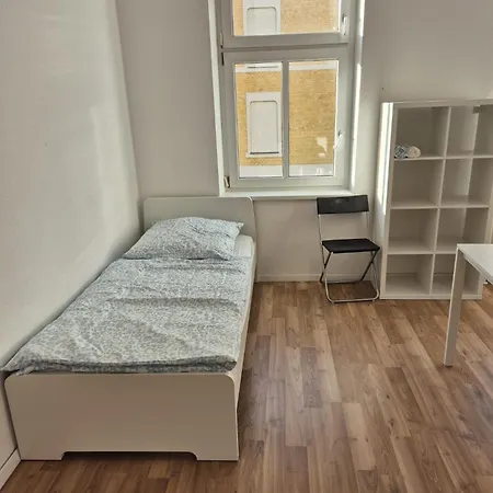 Living 21, Monteur- Und Ferienwohnung, 5 Personen, Zur Langfristigen Anmietung Apartment Halle (Saale)