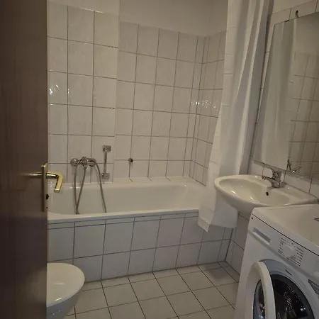 Living 21, Monteur- Und Ferienwohnung, 5 Personen, Zur Langfristigen Anmietung Apartment Halle (Saale)